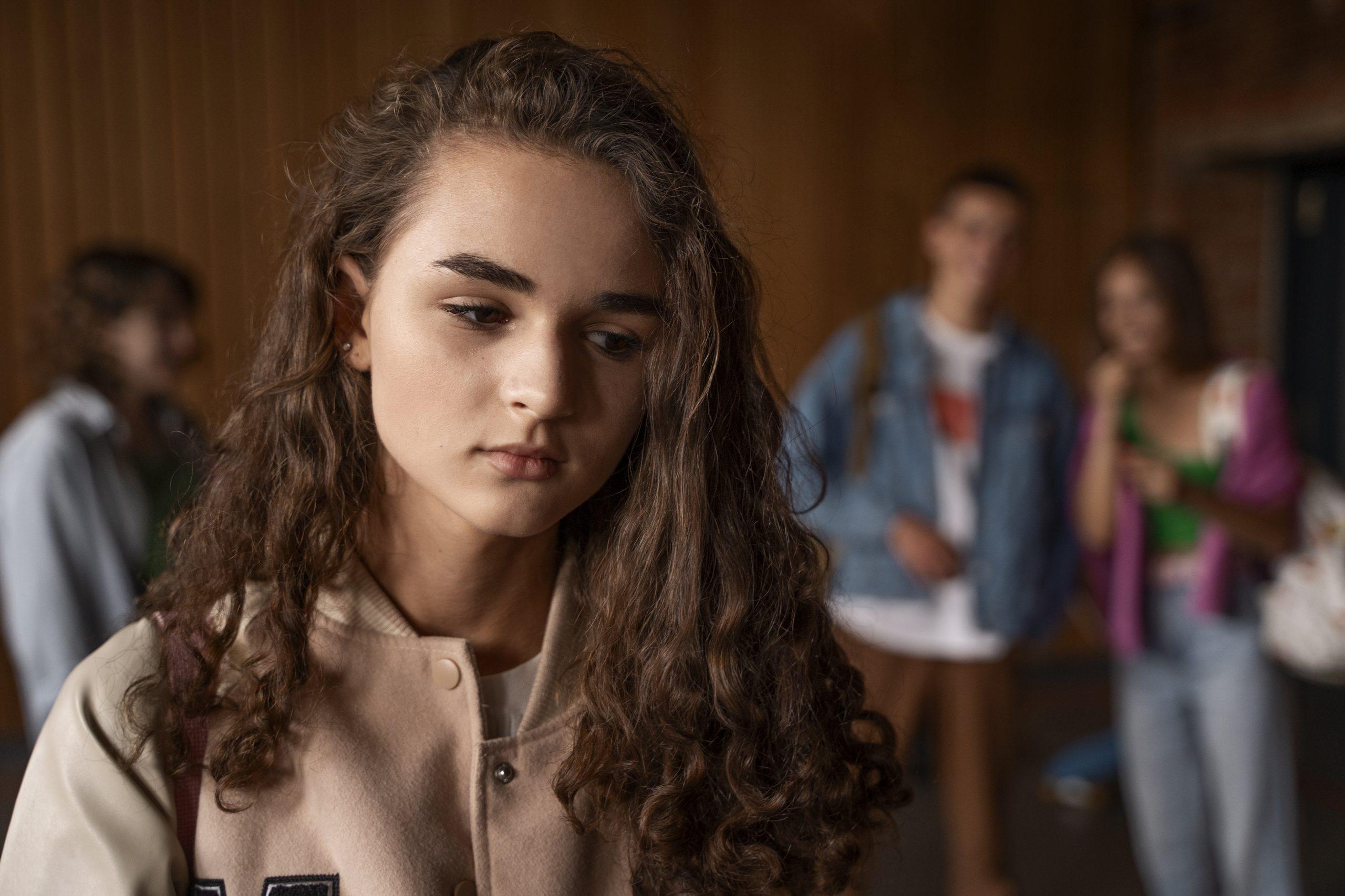 aislamiento-bullying-adolescentes-problemas-de-conducta-scaled